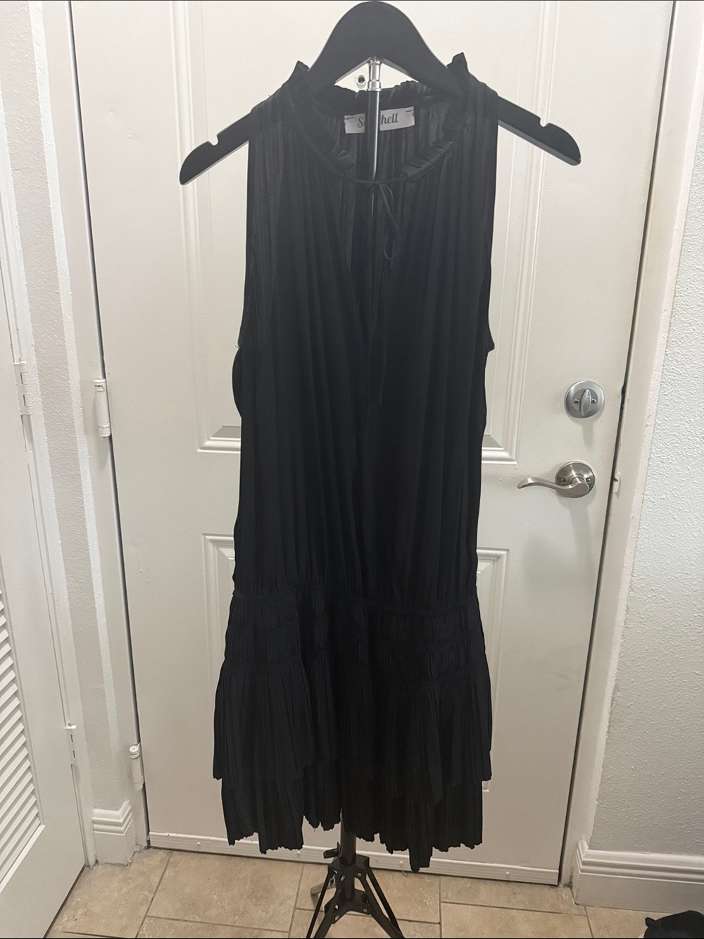 Black Sleeveless Pleated Dress